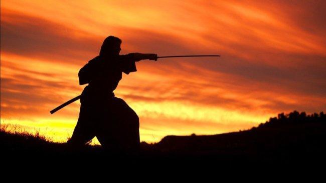 EL ÚLTIMO SAMURAI CAMINA ARMADO HACIA EL ALTAR DE NOTRE DAME EL ÚLTIMO SAMURAI CAMINA ARMADO HACIA EL ALTAR DE NOTRE DAME