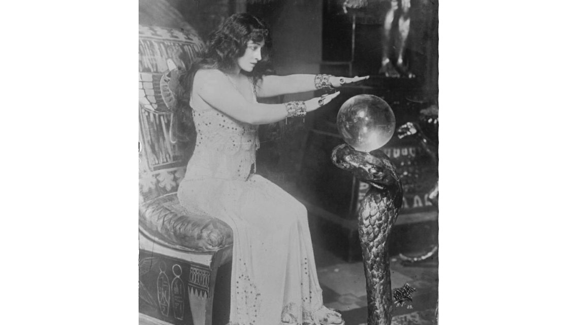 PONTE POR DEBAJO DE QUIEN AMAS PARA QUE TE APLASTE